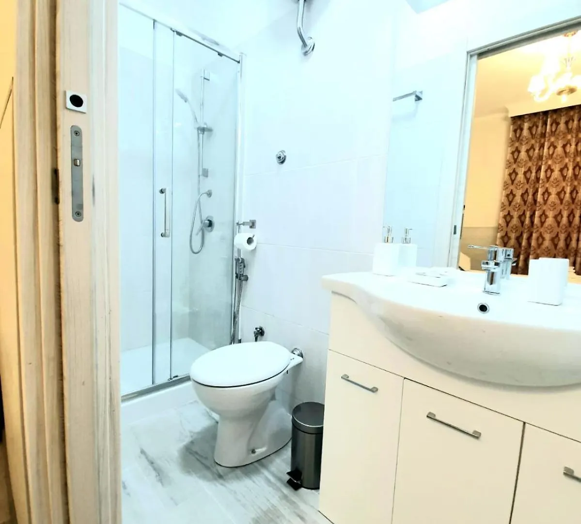 Oscar Suite Home Rom