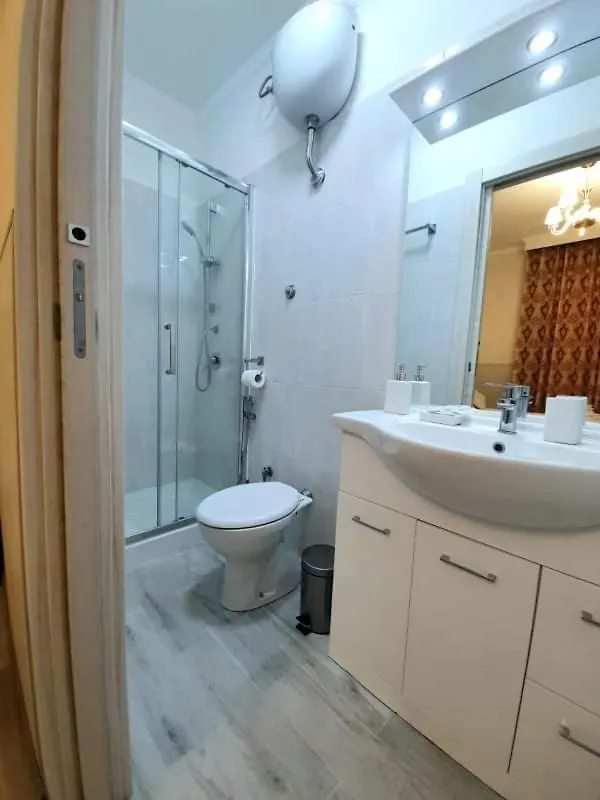Oscar Suite Home Rom 0*,