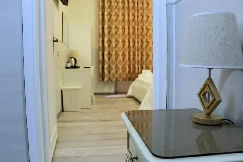 Oscar Suite Home Rom