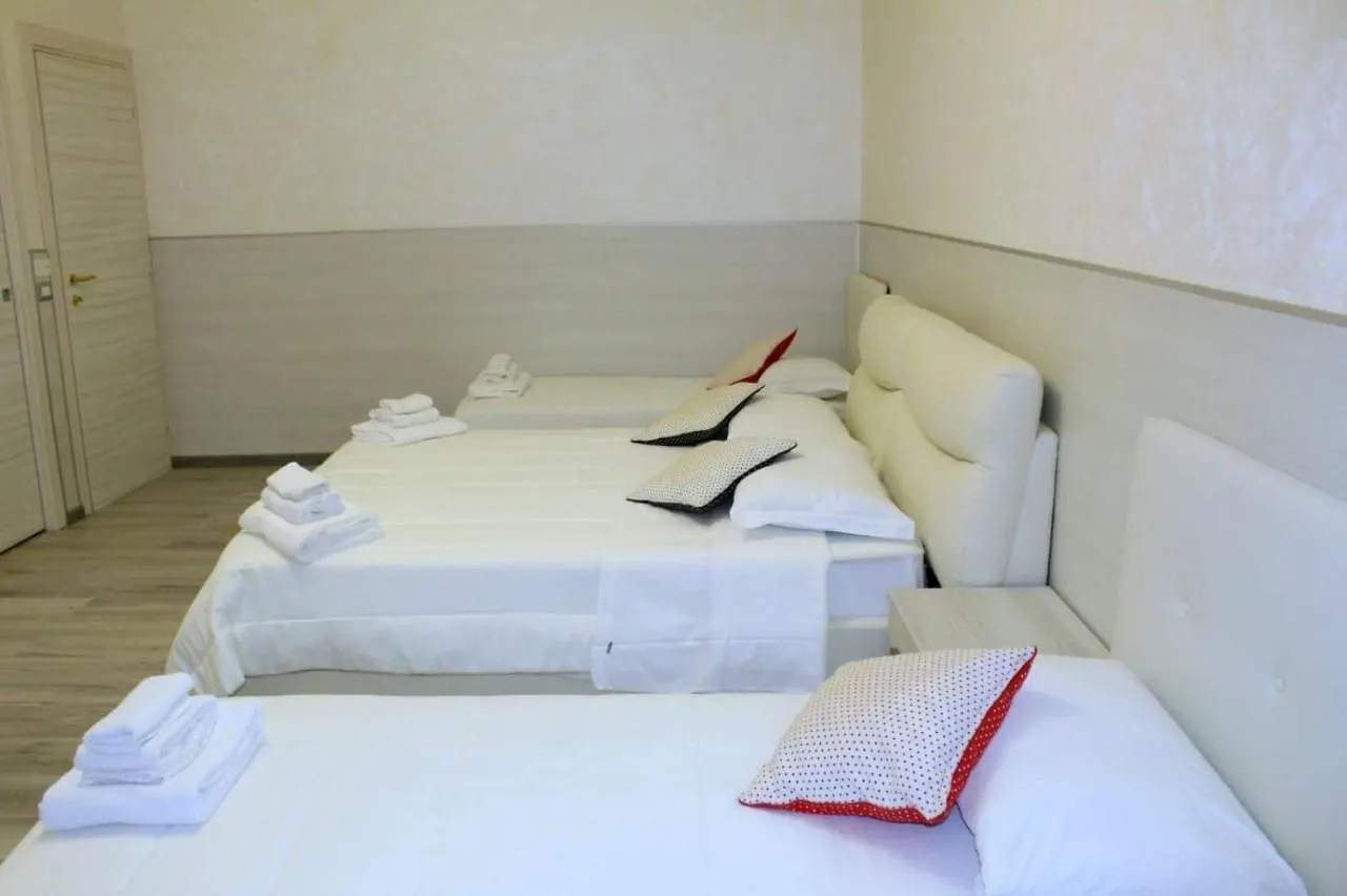 Oscar Suite Home Rom 0*,